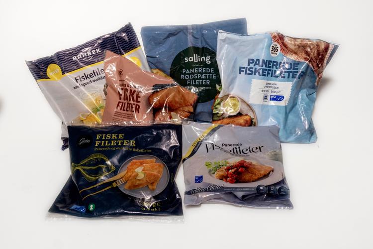 Selvom de frosne fiskefileter er en smart og enkel måde at få fisk på tallerkenen, er det langt fra alle poser i supermarkedet, der indeholder noget, der minder om frisk fisk. Foto: Mads Nissen