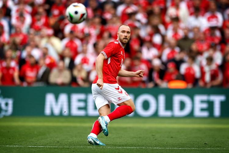 Christian Eriksen tog hovedrollen, da Danmark slog Sverige 2-1 i Parken Grundlovsdag. Foto: Jens Dresling