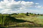 Gravhøjene ligger på række i Gamla Uppsala, som var politisk og religiøst centrum for vikingernes forfædre i Vendel-tiden, som perioden kaldes i Sverige. Foto: Kalbar Destination Uppsala