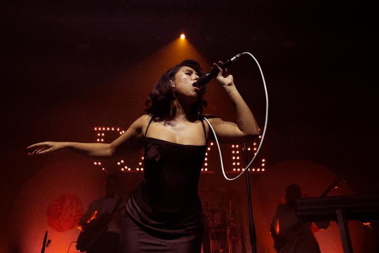 Raye på scenen i Store Vega i København tidligere på året. Senere på måneden får de glæden af hende på Tinderbox. Foto: Finn Frandsen