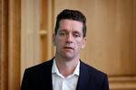 I et brev til Folketinget oplyser udlændinge- og integrationsminister Kaare Dybvad Bek (S) fredag, at en af personerne egentlig skulle have været pillet af lovforslaget inden vedtagelsen.   Foto: Jens Dresling