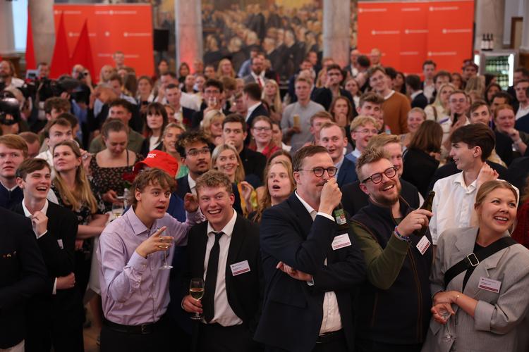 Det blev aldrig en valgfest hos Socialdemokratiet i Landstingssalen på Christiansborg. Dertil var valgresultatet for dårligt. Foto: Martin Lehmann