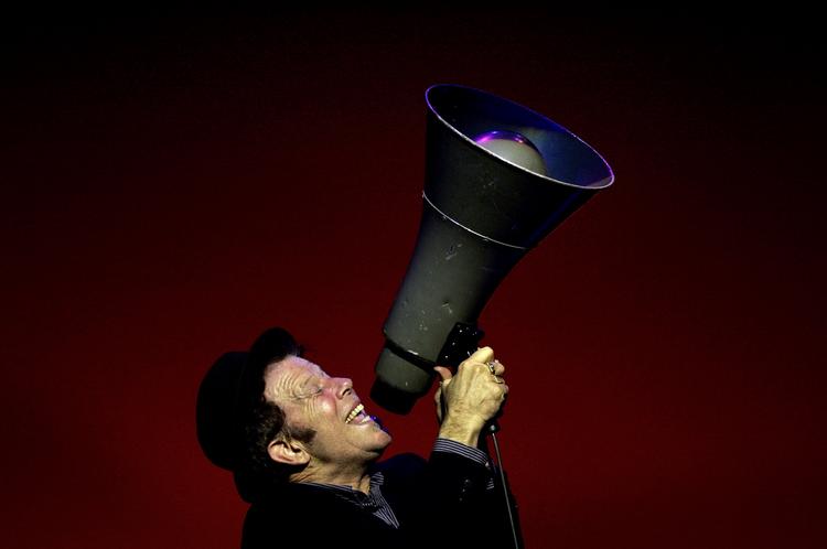 Tom Waits turnerer sjældent, måske aldrig mere, selv om han er en formidabel live-performer. Her i Amsterdam tilbage i 2004. Arkivfoto Robert Vos