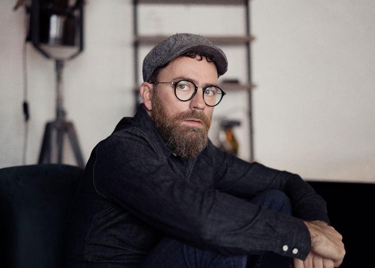Mikael Simpson er både et hyggeligt gemyt og en god dj, når han som vært på programmet ’Formiddag med Simpson' spiller musik, der veksler mellem »evigt grønne klassikere, noget teksttungt, lidt elektronisk musik og ikke mindst noget, du ikke anede, at du havde lyst til at få din boogie på til«, som det hedder i programbeskrivelsen. Foto: 
Agnete Schlichtkrull/DR