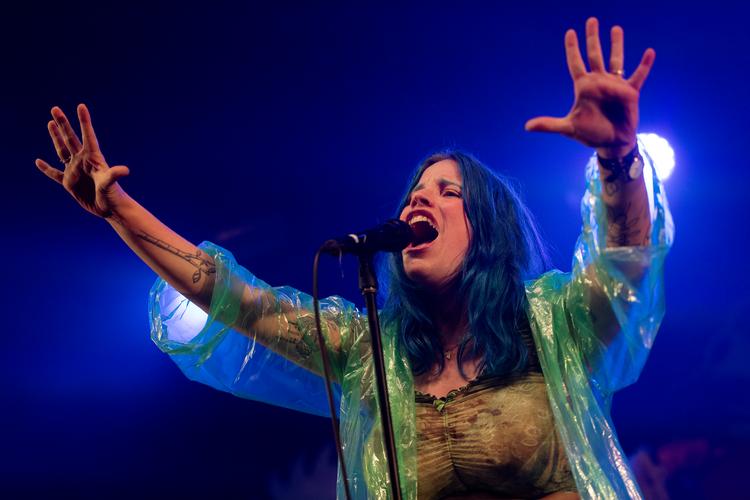 Katinka Bjerregaard er en af de 15 kvinder, der står frem og beretter om et strukturelt problem med sexisme og grænseoverskridende adfærd i den danske musikbranche i DR-dokumentaren 'Sexisme i musikbranchen'. Foto: Thomas Borberg