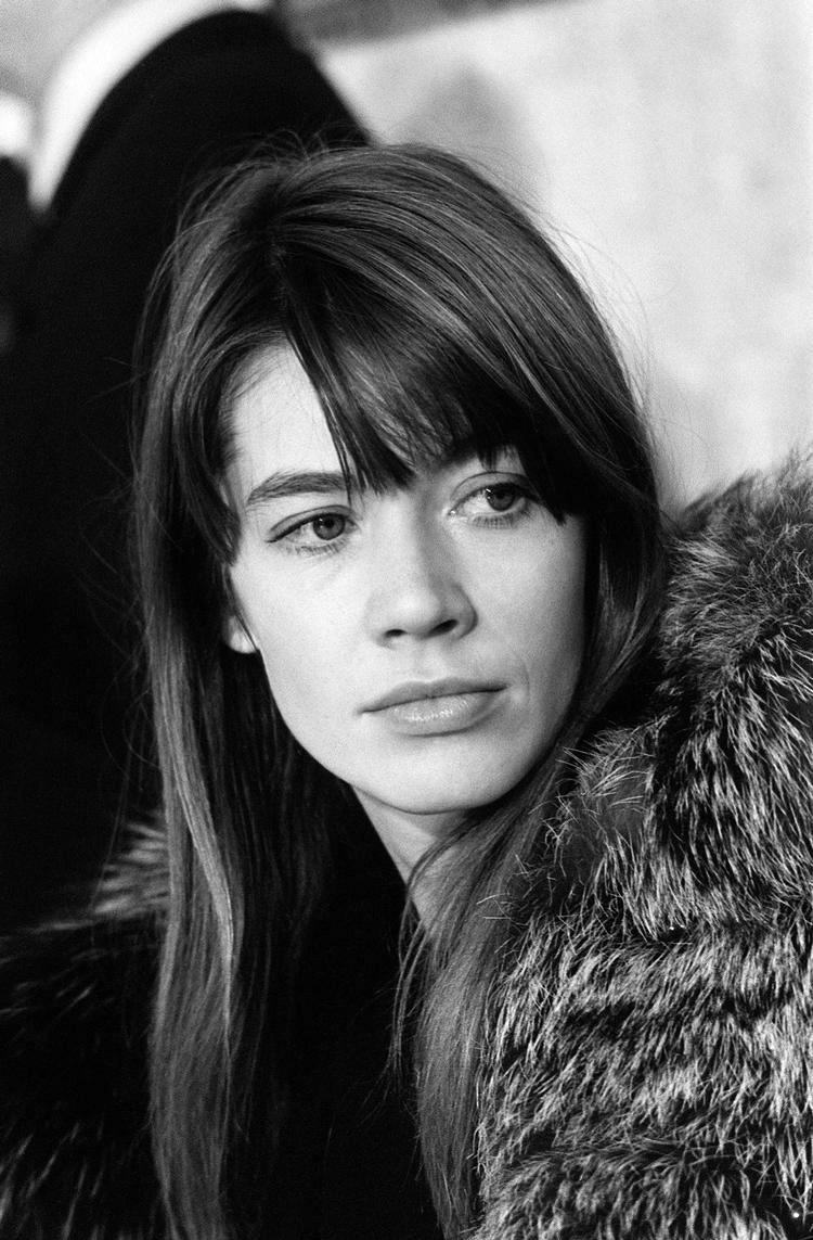 Françoise Hardy blev født under Anden Verdenskrig og blev som ung stilikon og popidol i Frankrig. I begyndelsen af 1970'erne ændrede hun kurs og forsøgte sig med en mere ambitiøs musik. Foto: -/Ritzau Scanpix