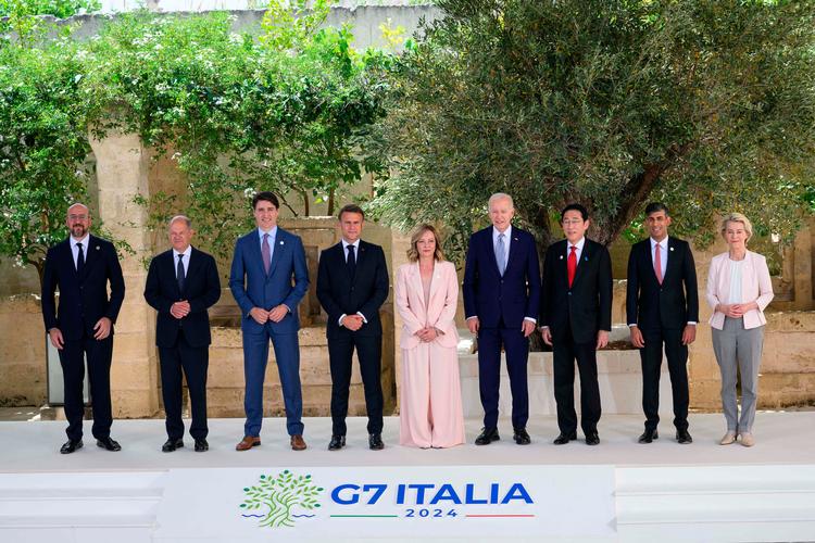Lige bortset fra Italiens ministerpræsident, Giorgia Meloni, tropper mødedeltagerne op til G7-mødet i en noget sørgelig forfatning.  Foto: Mandel Ngan/Ritzau Scanpix