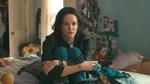 Riley Keough spiller hovedrollen som Rebecca Godfrey, der – måske – skriver en bog om mordet på Reena.  Foto: Disney+
