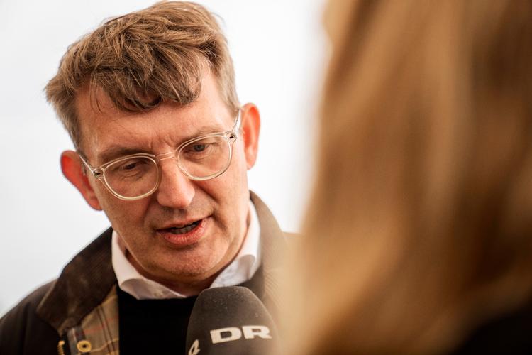 Under folkemødet på Bornholm gjorde forsvarsminister Troels Lund Poulsen (V) det officielt, at Danmark nu anbefaler sine borgere at have et forråd klar, så de kan klare sig under mulige tilfælde af kriser.  Foto: Thomas Traasdahl/Ritzau Scanpix