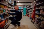 Beredskabsstyrelsen anbefaler danskerne at gå en tur i supermarkedet og købe ind, så de har fornødenheder i huset til tre dage.    Arkivfoto Benjamin Krog