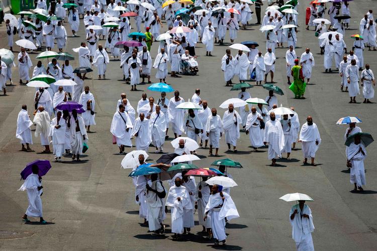 Muslimske pilgramme ankommer ved en teltlejr i Mina, tæt på den hellige by Mekka. Foto: Fadel Senna/Ritzau Scanpix