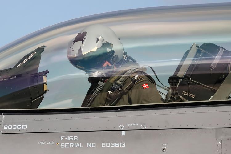 Ukraine får leveret langt flere fly, end de kan få uddannet piloter til. Det må der gøres noget ved hurtigt, trygler ukrainsk politiker.  Arkivfoto Jens Dresling