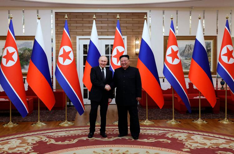 Ruslands præsident, Vladimir Putin, og Nordkoreas leder, Kim Jong-un, har underskrevet en aftale om et ’omfattende’ strategisk partnerskab. Foto: Gavriil Grigorov/Ritzau Scanpix