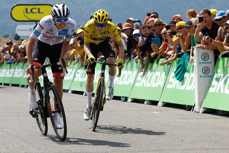 Årets Tour de France forventes igen at komme til at handle om rivalerne Tadej Pogacar og Jonas Vingegaard. Men ellers er der vendt op og ned på mange ting i feltet. Foto: Christian Hartmann/Ritzau Scanpix