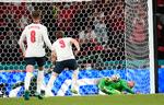 Kasper Schmeichel reddede straffesparket fra Harry Kane. Angriberen scorede dog på riposten og afgjorde semifinalen i EM 2021 til engelsk fordel. Foto: Lars Poulsen