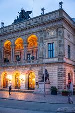 Balletbørnene bruger stort set al deres vågne tid på Balletskolen og teatret på Kongens Nytorv. Der kan være flere dage i træk, hvor de ikke kommer ud og får frisk luft, lyder det i en ekspertrapport. Foto: Emil Bay