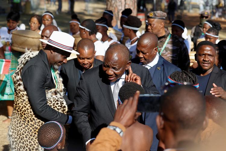   »Frem for alt har Sydafrikas befolkning understreget, at de har fået nok af politisk mundhuggeri«, sagde Sydafrikas præsident, Cyril Ramaphosa, som onsdag blev genindsat for en ny femårig periode. Foto: Alet Pretorius/Ritzau Scanpix