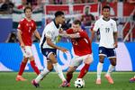 For første gang i EM-historien har Danmark spillet uafgjort to kampe i ræk, efter Pierre Emile Højbjerg fik holdt England og Jude Bellingham fra at vinde.   Foto: Jens Dresling