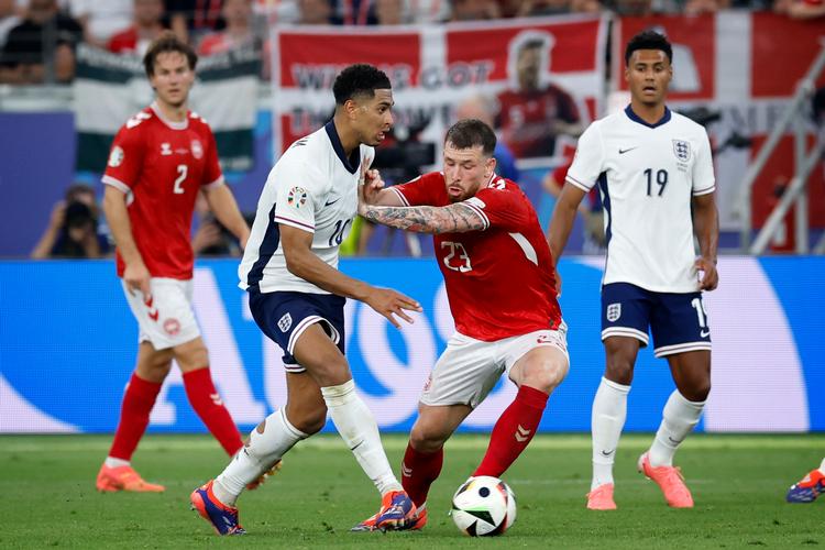 For første gang i EM-historien har Danmark spillet uafgjort to kampe i ræk, efter Pierre Emile Højbjerg fik holdt England og Jude Bellingham fra at vinde.   Foto: Jens Dresling