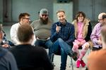 TV Glad-journalisternes spørgsmål til landstræner Kasper Hjulmand får både latter, eftertænksomhed og tårer frem i ham. Foto: Lars Erik Andreasen