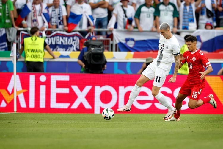 EU-Kommissionen har åbnet en formel sag mod AliExpress for at fastslå, om den kinesiske online markedsplads bryder de regler, som skal beskytte forbrugere mod fusk. Alligevel har Uefa tegnet et EM-sponsorat med firmaet, som nu er på bannere ved slutrunden.  Foto: Jens Dresling