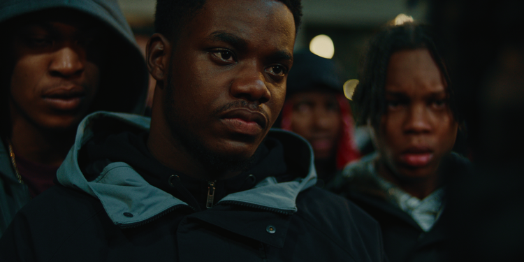 Tazer (Josh Tedeku) er den uudgrundelige, voldelige bandeleder i South London, der opdager sine superevner i 'Supacell'. Foto: Netflix 