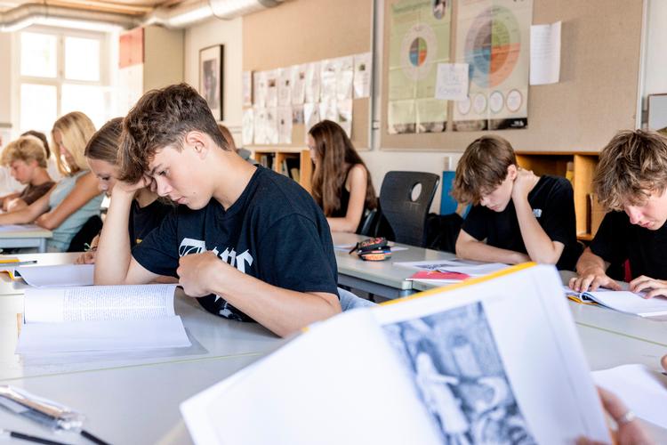 Helsingør er en af de kommuner, der har været berørt af Chromebook-sagen. Her ses elever fra Hellebækskolen. Foto: Nikolai Linares