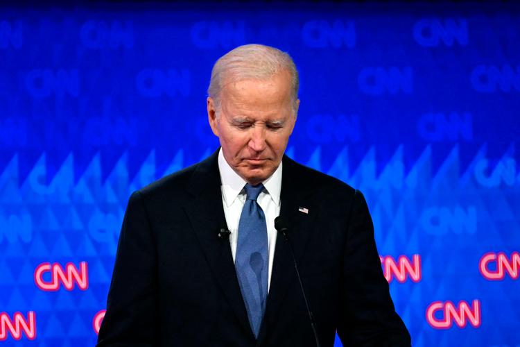 Joe Biden virkede træt og usammenhængende i tv-debatten natten til fredag dansk tid. Hans parti havde håbet på præcis det modsatte. Foto: Andrew Caballero-reynolds/Ritzau Scanpix
