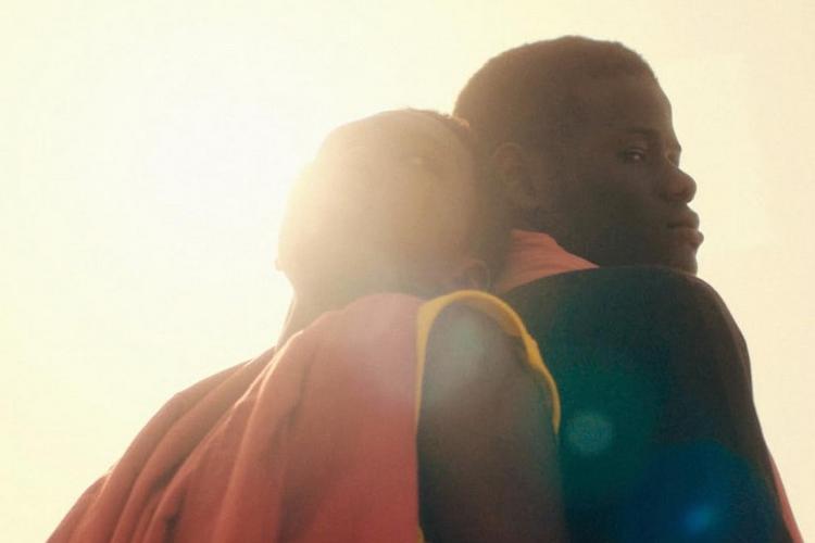 'Hvisken i støvet' om Banel (tv.) og Adamas kærlighedshistorie er rig på smukke, smukke billeder.  Foto: Another World Entertainment