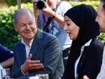 Kansler Olaf Scholz vil gerne lokke flere udlændinge til Tyskland, men man skal acceptere Israel for at få et tysk pas. Her er han fotograferet under et besøg i sidste uge hos det internationale politi, der står for sikkerheden under EM i fodbold.
 Foto: Wolfgang Rattay/Ritzau Scanpix