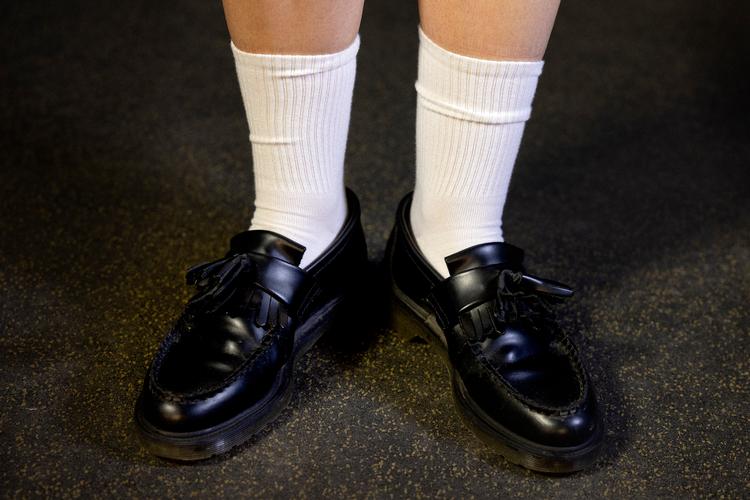 Det var ikke gået for 10 eller 20 år siden, men de hvide tennissokker har sneget sig tilbage og er for nogle blevet et 'fashion statement' de senere år.  Foto: Finn Frandsen