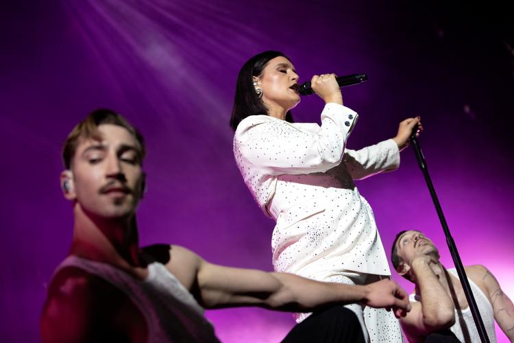 Jessie Ware var venligheden selv. Og det var publikum også til koncerten på Arena.  Foto: Peter Hove Olesen