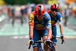 Mads Pedersen trillede forslået over målstregen på onsdagens etape efter sit styrt. Der var tvivl om graden af hans skader, og om han var i stand til at fortsætte i Tour de France.  Foto: Marco Bertorello/Ritzau Scanpix