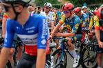 Mads Pedersen ses her ved starten på 3. etape. Den danske sprinter er et godt bud på etapesejr, men de kommende dage vil vise, hvor mærket han er af sit styrt.  Foto: Thomas Samson/Ritzau Scanpix