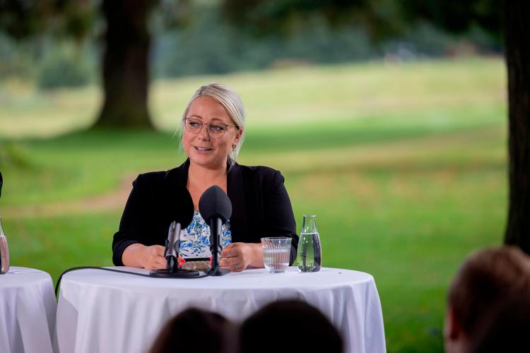 Liberal Alliances politiske ordfører, Sólbjørg Jakobsen, ved partiets sommergruppemøde på Egelund Slot i august 2023.   Foto: Axel Emil Hammerbo