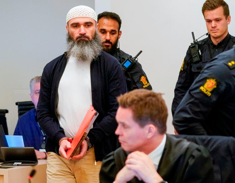44-årige Zaniar Matapour blev torsdag dømt skyldig i terror i Tingretten i Oslo, som kun ligger et stenkast fra det sted, hvor han for to år siden skød mod gæster på to barer. Foto: Lise Aserud/Ritzau Scanpix