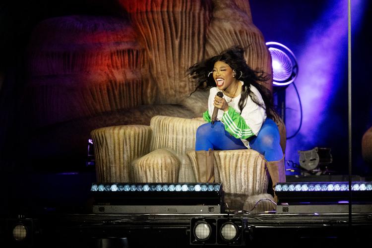 SZA, den relatérbare superstjerne, indtog Roskilde. Foto: Thomas Borberg