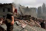 Mandag formiddag er flere bygninger og ejendomme blevet ramt af russiske missiler. Blandt andet blev Okhmatdyt-børnehospitalet ramt. Foto: Roman Pilipey/Ritzau Scanpix