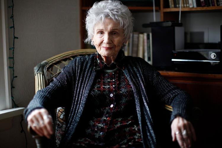 Canadiske Alice Munro (1931-2024) er en af moderne litteraturs mest anerkendte forfattere. Nu ønsker hendes datter, at en familiehemmelighed indgår i de historier, folk fortæller om hendes mor, skriver hun i Toronto Star. Arkivfoto Chad Hipolito