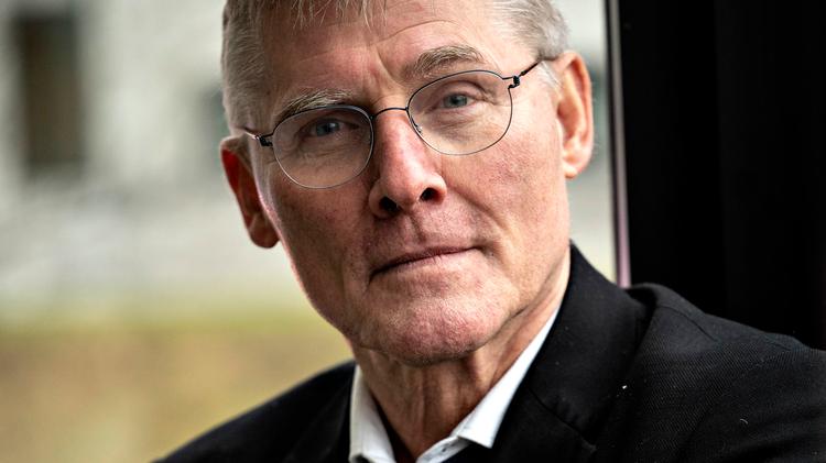  »Jeg synes ikke, at jeg er medieliderlig, men må også sige, at jeg synes, det er sjovt. Det giver mig en illusion om, at jeg gør nytte og gavn«, siger Jes Søgaard. 