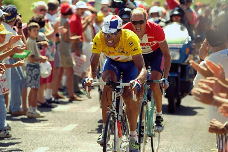 Miguel Indurain og Bjarne Riis i udbrud i Tour de France i 1995, som var året inden tronskiftet mellem de to fandt sted. Foto: Claus Bjørn Larsen/Ritzau Scanpix