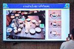 Politiet i Bangkok har offentliggjort billeder af de tekopper, som de seks dræbte angiveligt har drukket af på et luksushotel, og som mistænkes for at indeholde cyanid. Foto: Chanakarn Laosarakham/Ritzau Scanpix