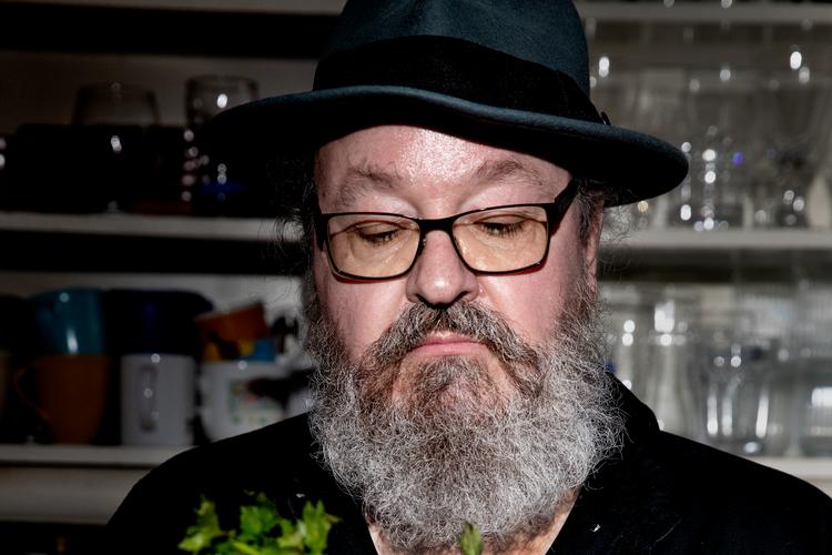 Henrik Palle interesserer sig for gastronomi. Og for kvinder. Og har skrevet om begge dele i tidens løb i en sådan grad, at det med nutidens briller i visse tilfælde ligner sexisme. Arkivfoto Jacob Ehrbahn