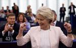 Ursula von der Leyen var tydeligt lettet, da hun med 401 stemmer blev genvalgt som kommissionsformand. Foto: Johanna Geron/Ritzau Scanpix