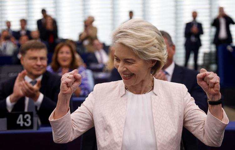 Ursula von der Leyen var tydeligt lettet, da hun med 401 stemmer blev genvalgt som kommissionsformand. Foto: Johanna Geron/Ritzau Scanpix