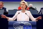 Ursula von der Leyen har fået fem år mere som EU-kommissionsformand. »De næste fem år vil definere Europas plads i verden i de næste fem årtier«, sagde hun onsdag i en tale til EU-Parlamentet med henvisning til, at EU står over for massive fælles forsvarsinvesteringer. Foto: Frederick Florin/Ritzau Scanpix