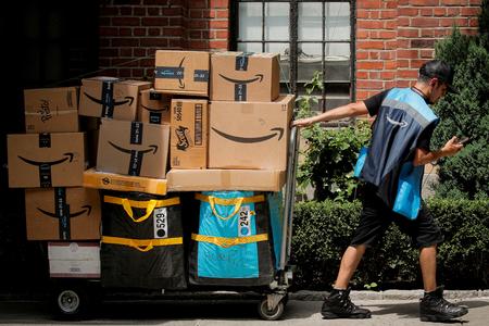Arbejdsvilkårene hos Amazon er ekstremt hårde.  Foto: Brendan Mcdermid/Ritzau Scanpix