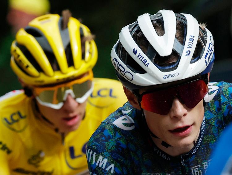  Jonas Vingegaard kørte kontra på et angreb fra Remco Evenepoel og kun Tadej Pogacar kunne følge danskeren, der dog måtte se sig slået af den suveræne slovener.  Foto: Stephane Mahe/Ritzau Scanpix