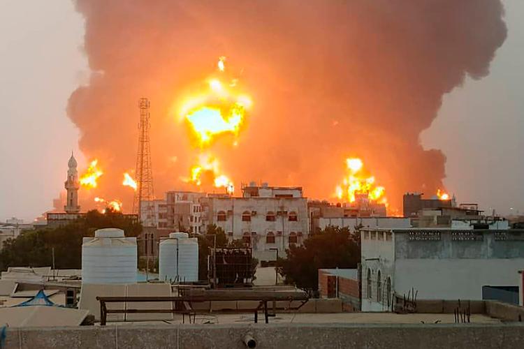 Hodaydah, Yemen - bombet af israelske jagerfly efter, at det lykkedes Houthi-militsen at sende en drone helt ind over Tel Aviv ved Middelhavet.
 Foto: -/Ritzau Scanpix