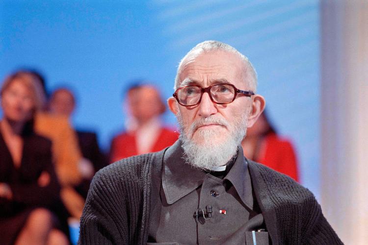 Abbé Pierre ses her i et tv-program fra 1988. Foto: Georges Bendrihem/Ritzau Scanpix